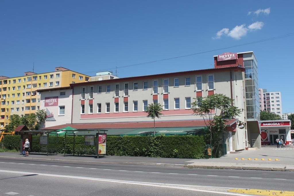 Hotel Dominika Pressburg Exterior foto